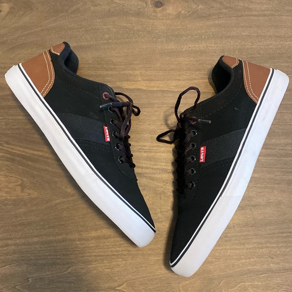 LEVI’S shoes